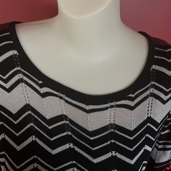Like new db established 1962 2 layer chevron dress - Picture 2 of 16